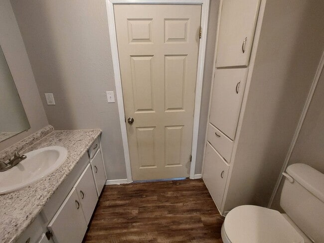 Building Photo - 301 N Louisiana St