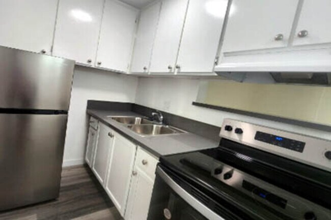 Building Photo - 12500 Culver Blvd