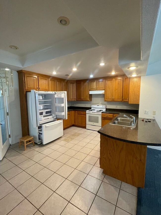 Building Photo - Spacious Home for Rent
