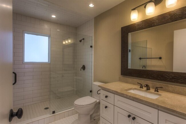 Building Photo - 2105 Rockridge Terrace