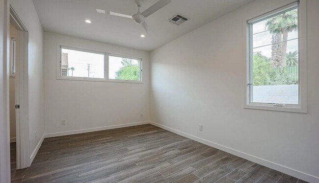 Building Photo - Chic North Central Newer Duplex!