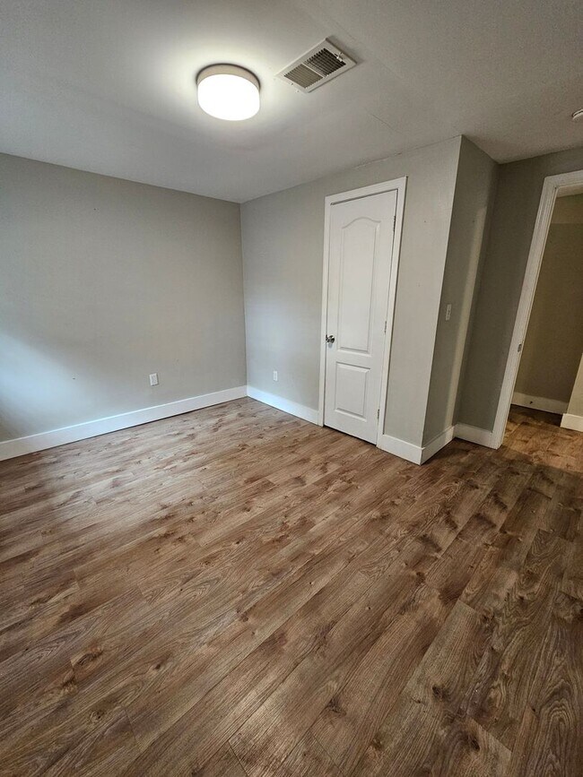 Building Photo - 1045 Seaside Ln