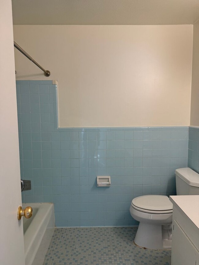 Building Photo - Available NOW-  103 Meadowlark-1/2 Off the first month rent with a 12-month lease