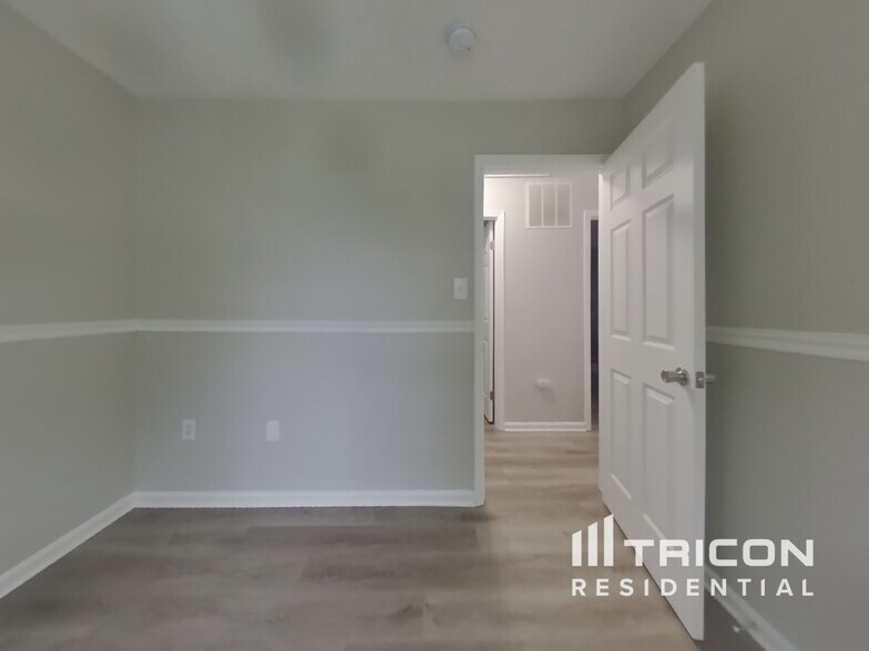 Building Photo - 4111 Lancaster Cir