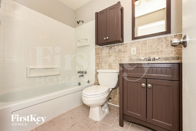 Building Photo - 1745 Pinebluff Ln