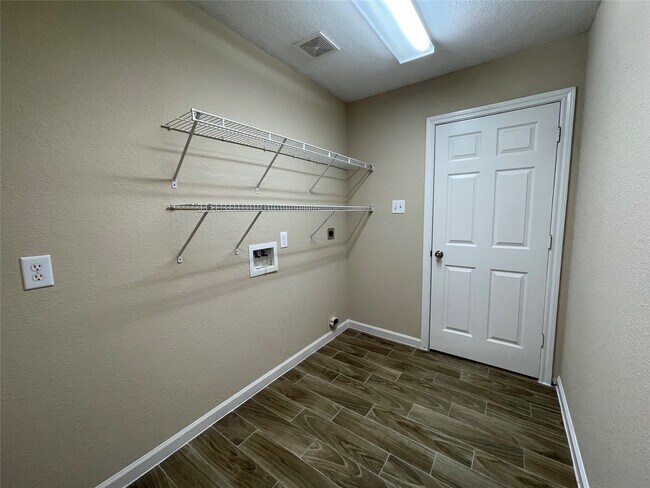 Building Photo - 6110 Moran Crest Dr