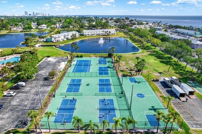 Building Photo - 4942 Coquina Key Dr SE