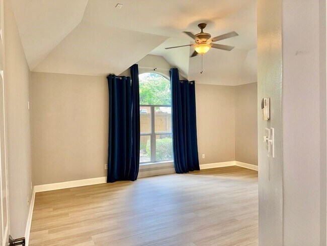 Building Photo - 12747 Silver Rod Ln