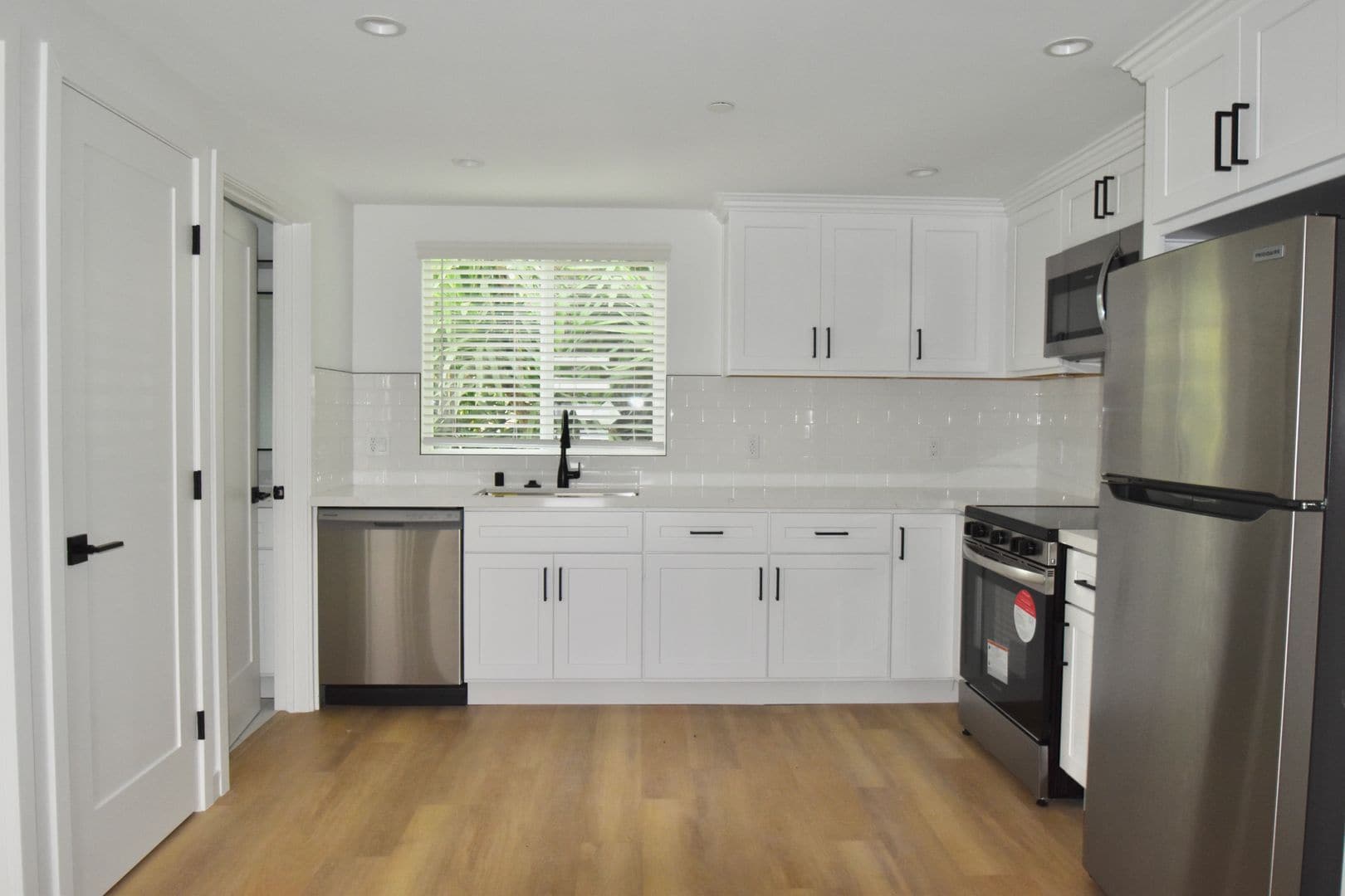 Building Photo - 14830 Dickens St