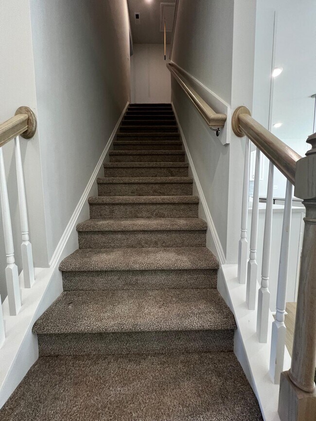 Building Photo - 168 Kobus Ct