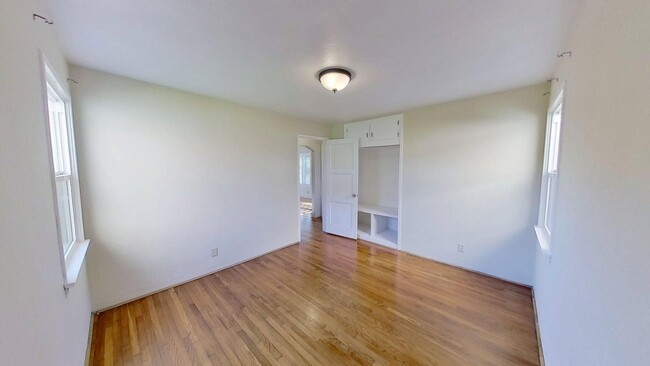 Building Photo - Seaside Living: 2 Bedroom 1 Bathroom Home ...