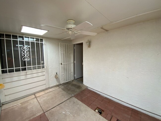 Building Photo - 3 Bedroom Single Story Home Available Near...