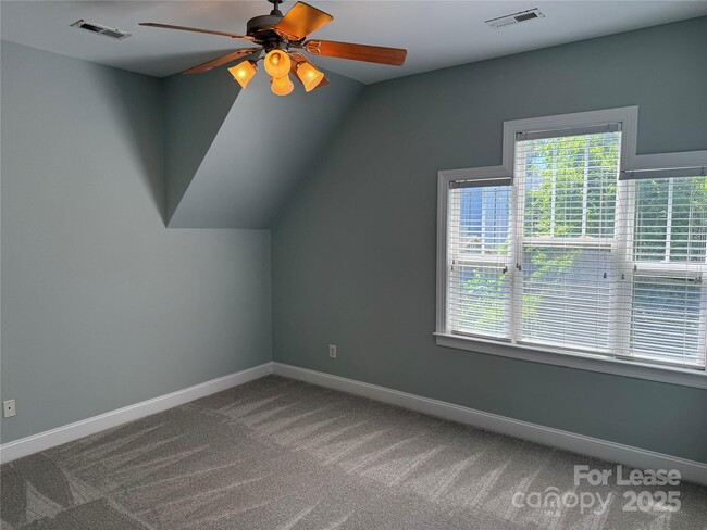 Building Photo - 311 Woodvale Pl