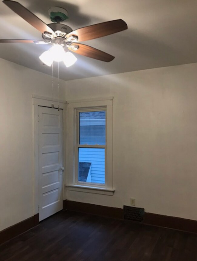 Building Photo - 1023 Grove Ave