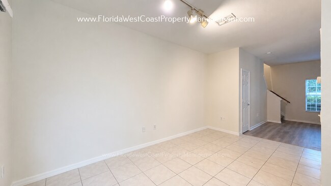 Building Photo - CAROLINA LANDINGS! 2 BEDROOM/2.5 BATH CONDO! SUPER LOCATION- UNIVERSITY PARKWAY