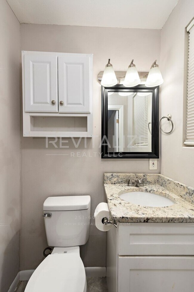 Building Photo - Beautifully Updated 4-Bedroom Home in West Mobile!