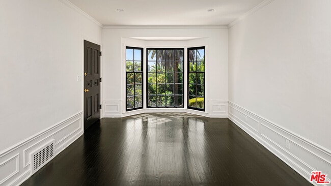 Building Photo - 1954 Hillcrest Rd