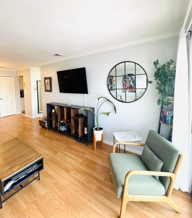 Building Photo - 603 55th St