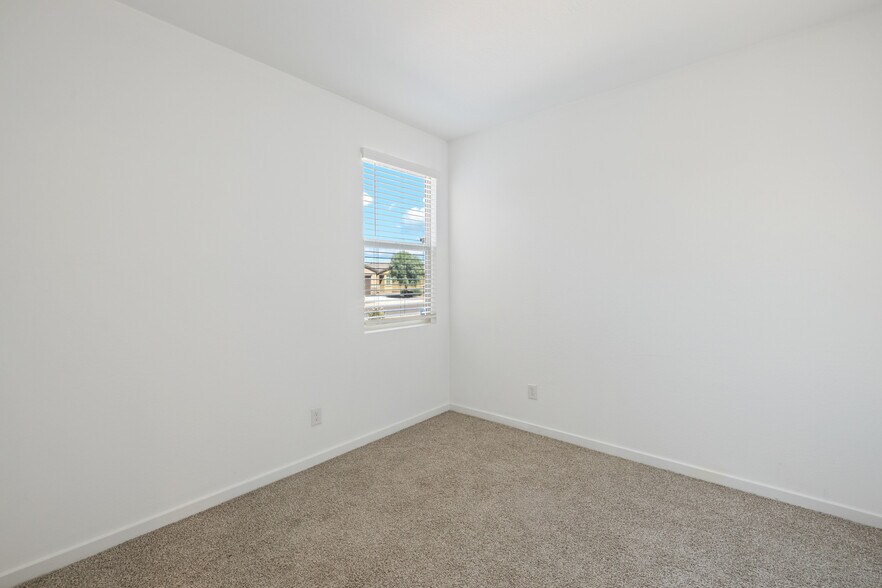 Building Photo - 4325 W Allen St