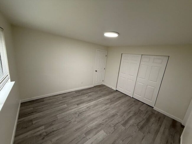 Building Photo - Wonderful 3 Bedroom Duplex in Puyallup!