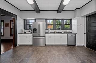 Building Photo - 601 Prytania Ave