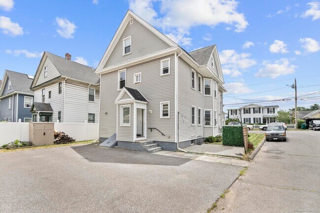 Building Photo - 770 Stratford Ave