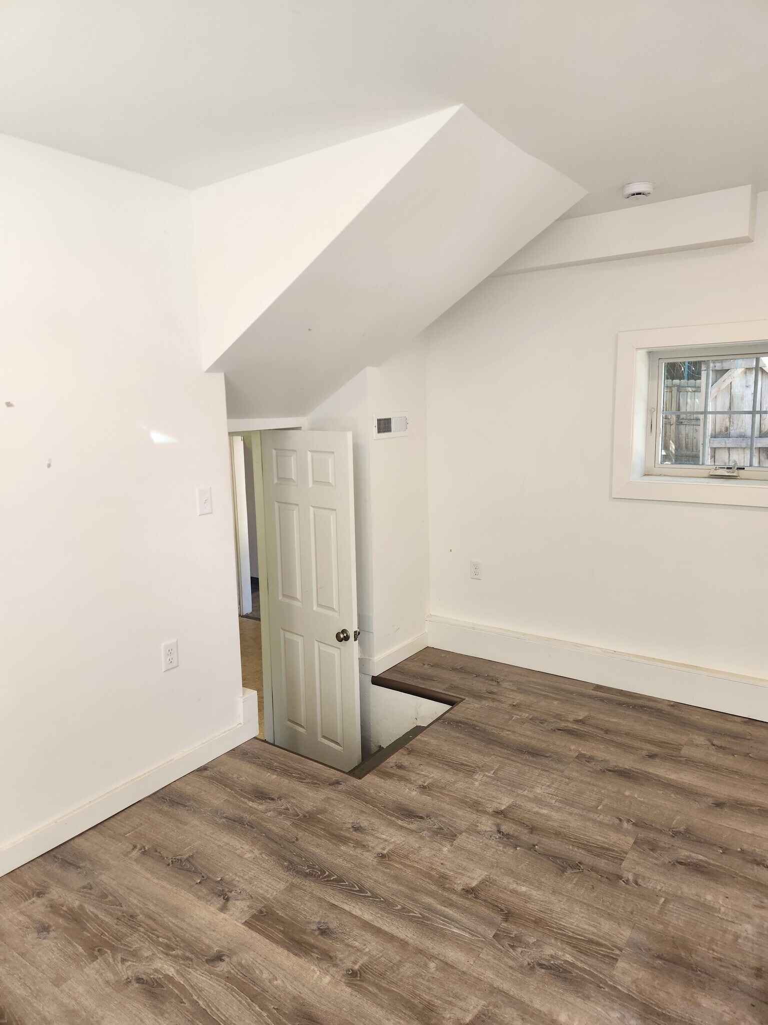 Stairs to kitchen - 524 18th St