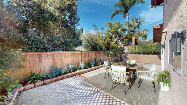 Building Photo - 2212 Summerhill Dr