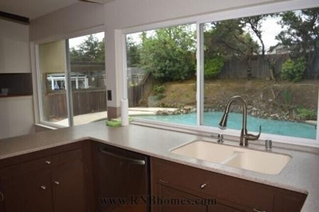 Building Photo - 8250 Canyon Oak Dr