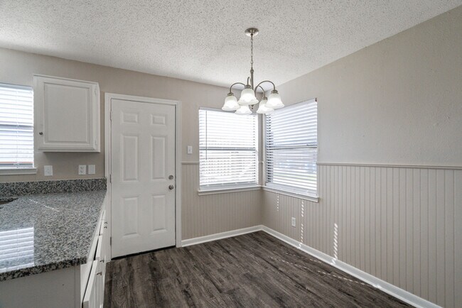 Building Photo - 3709 Bond St