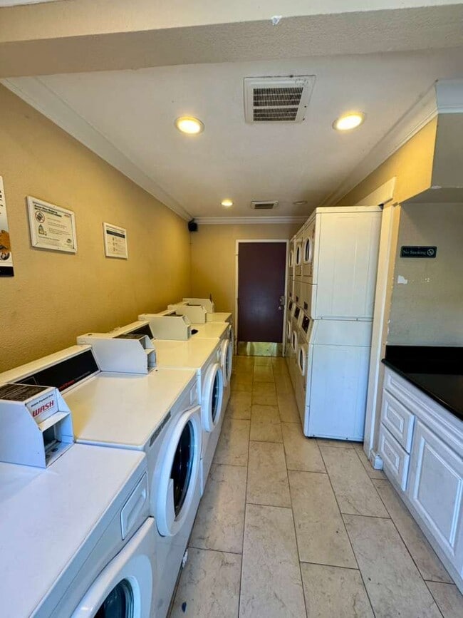 Building Photo - 430 Alameda del Prado