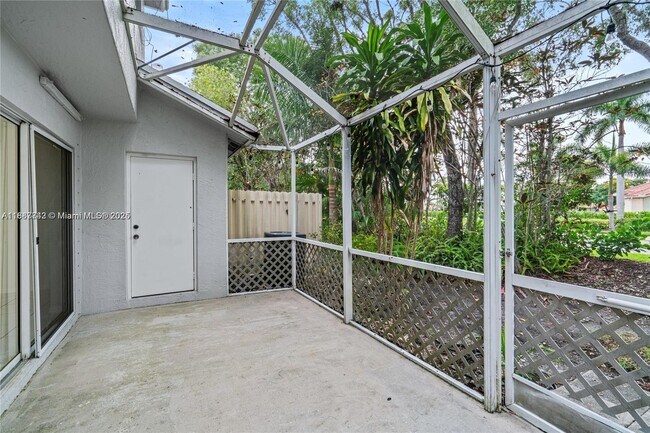 Building Photo - 1162 SW 44th Ave