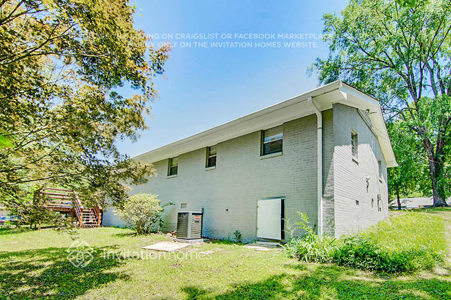 Building Photo - 702 Lindley Dr