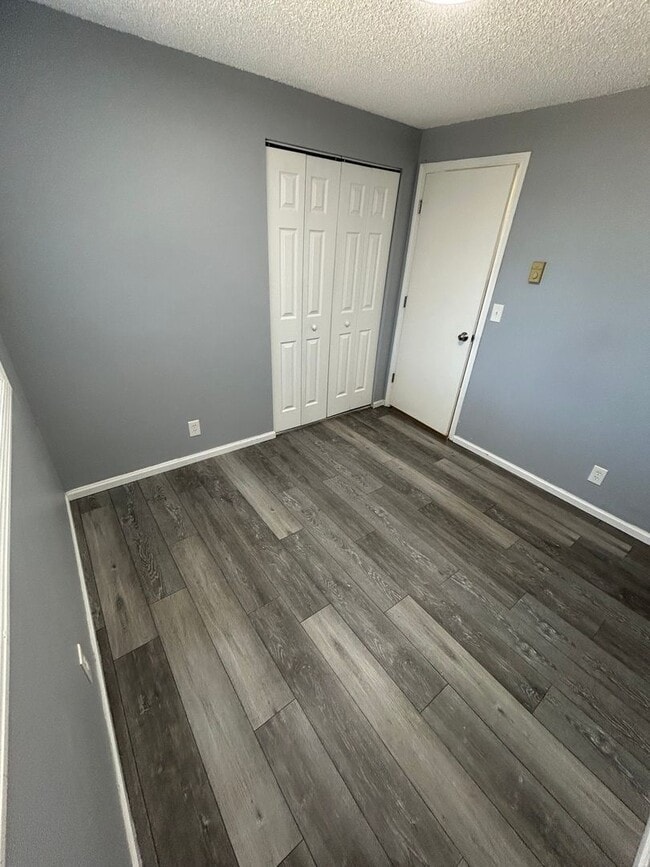 Building Photo - 24783 Parkside Dr