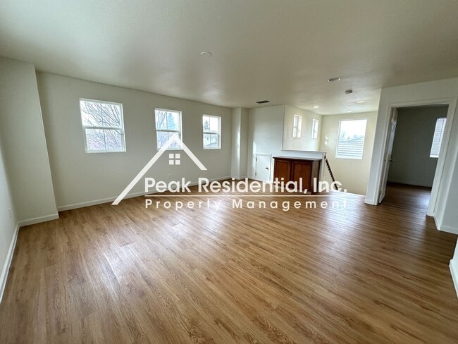 Building Photo - 1811 Waterfall Dr