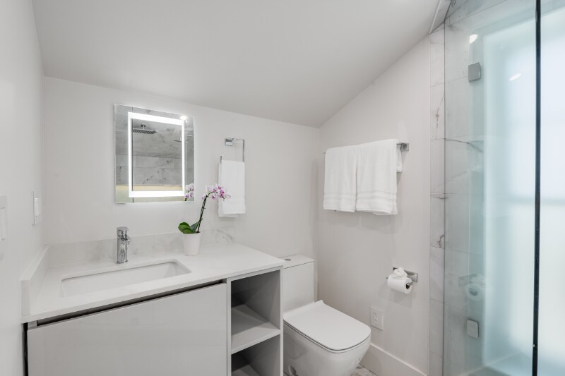 Building Photo - 413 8th St NE