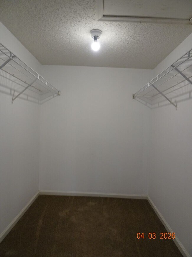 Building Photo - 2 Bedroom 2 Full Bath Condo