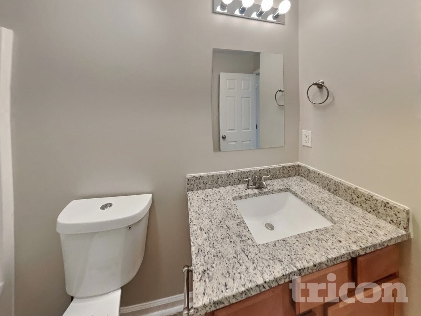 Building Photo - 904 Grand Oak Dr