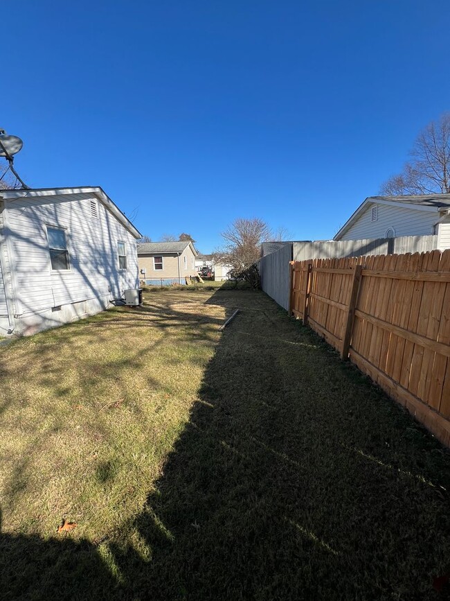 Building Photo - Beautiful 3bd 2 bath by the Water