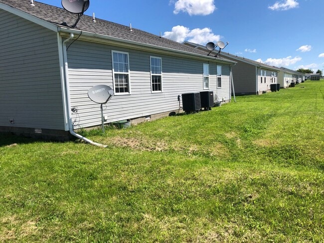 Building Photo - 1651 W Kole Dr