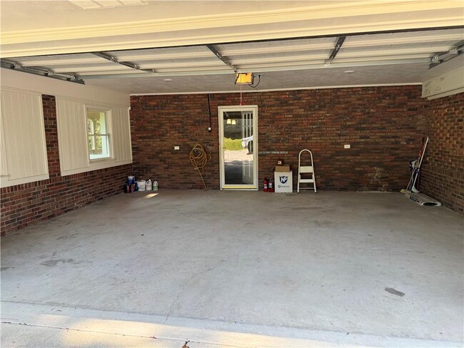 Building Photo - 10160 N Coleman Rd