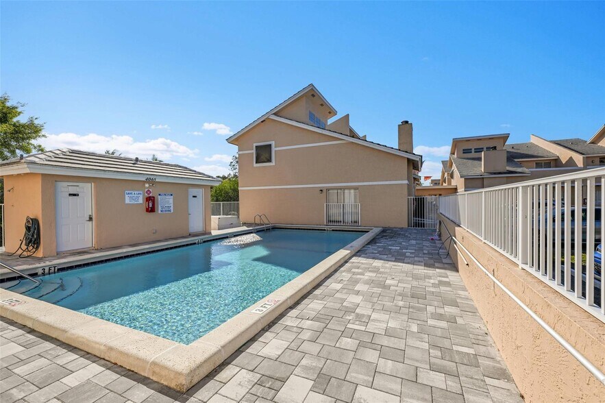 Building Photo - 4011 Coral Springs Dr