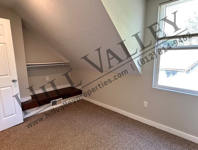 Building Photo - Two Bedroom Home, Close to Downtown/ISU Campus