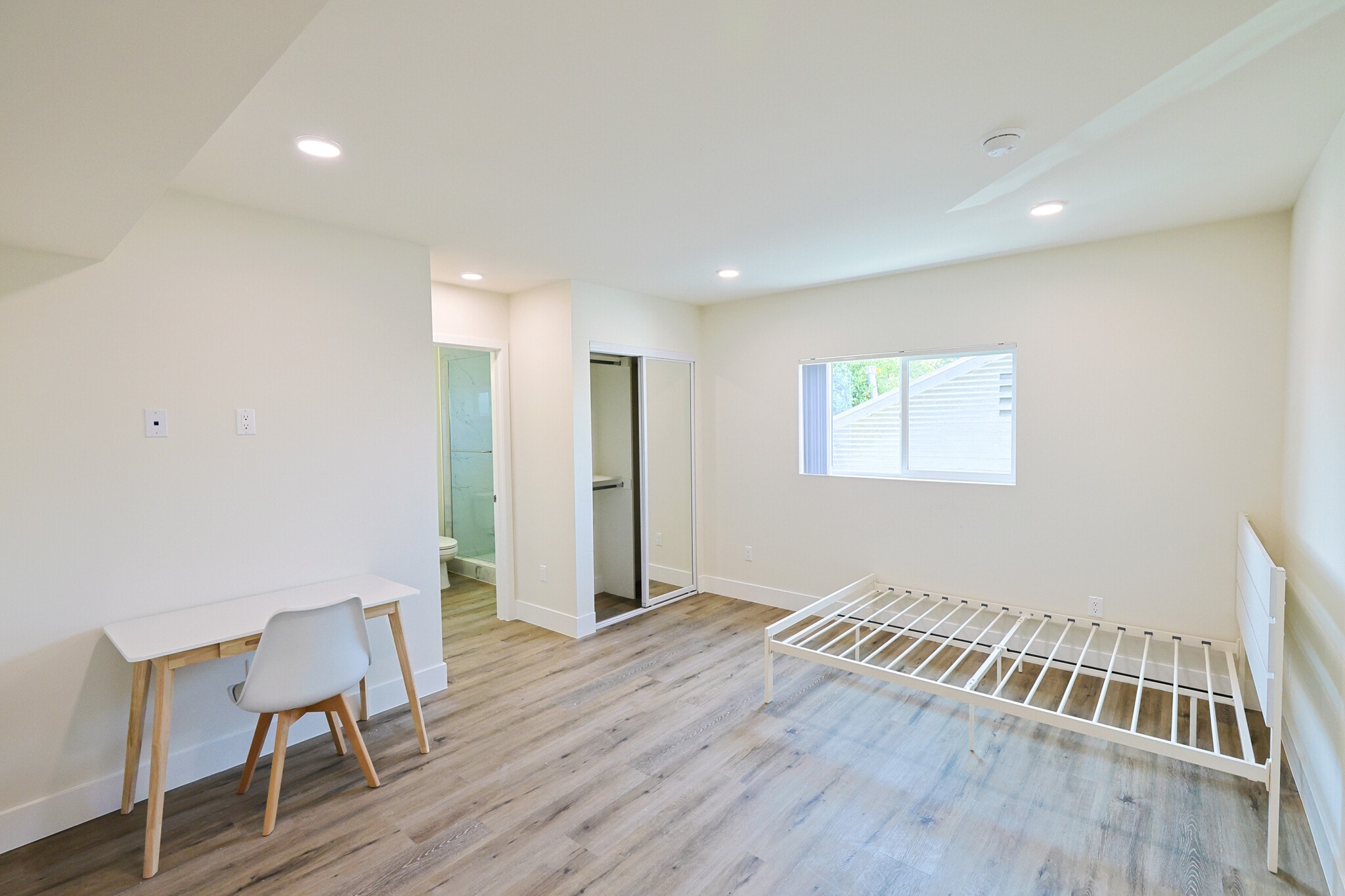 Building Photo - 1426 W 27th St