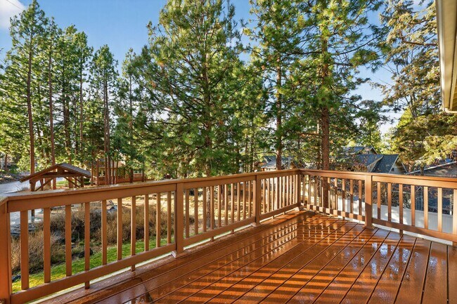 Building Photo - Luxury Living in Awbrey?Court: Your 4 Bed Dream Home Awaits