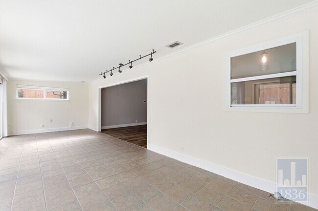 Building Photo - 6809 Columbia Dr