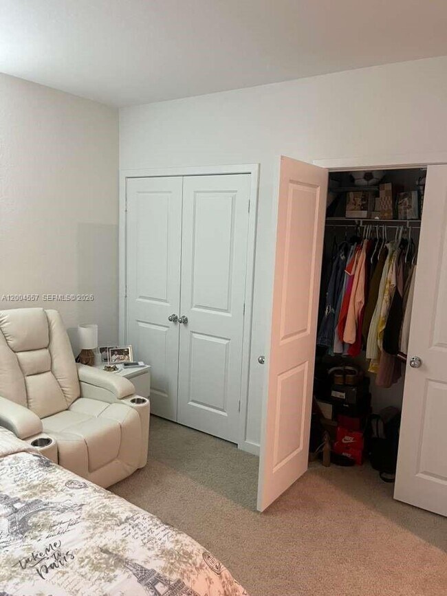 Building Photo - 1431 NE 3rd Ave