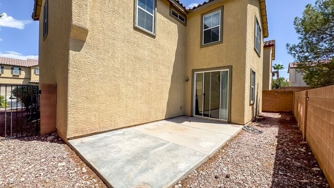 Building Photo - Spacious 3-Bed + Loft & Den | Granite Coun...