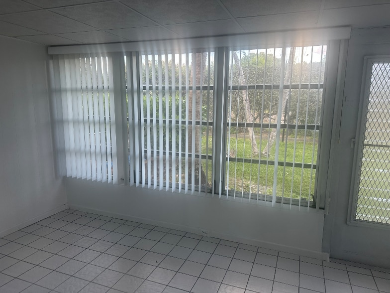 Building Photo - 239 Down E Ln