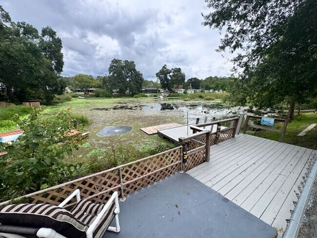 Building Photo - Weeki Wachee Rental on the Water